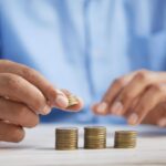 助成金と補助金の違いを説明するアイキャッチ画像の様子
